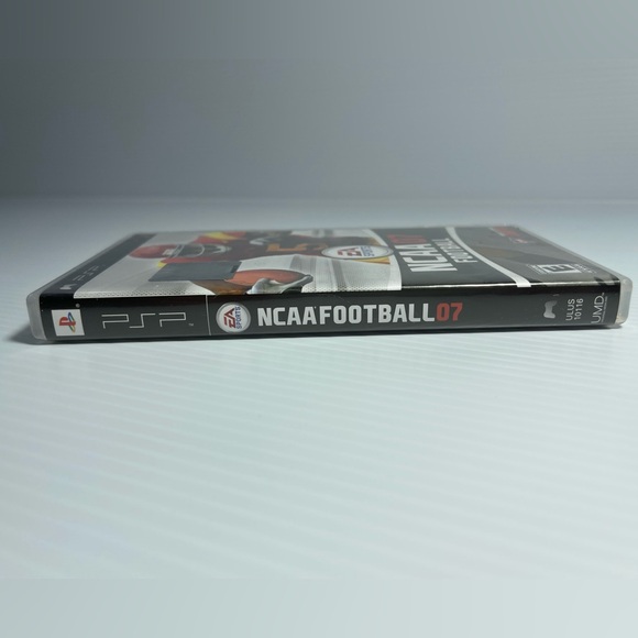NCAA Football 07 (Sony PSP, 2006) complete Complete CIB Video Game Sports - Picture 3 of 5